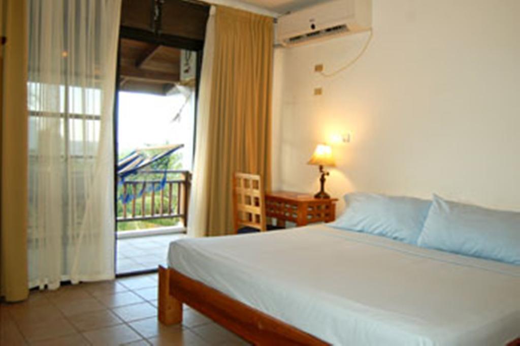 Hotel Y Restaurante Cesar Mariscos Tela Ruang foto
