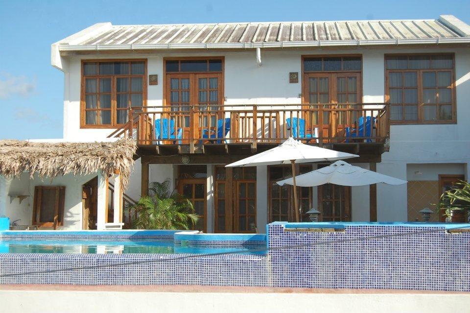 Hotel Y Restaurante Cesar Mariscos Tela Bagian luar foto